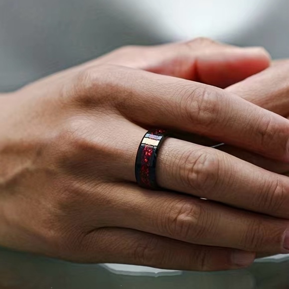 🌹New! Men’s Black Dragon Patterned Ring w Red Inlay Size 8 - Picture 3 of 6